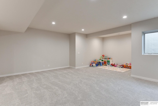 rec room with baseboards, visible vents, carpet floors, and recessed lighting