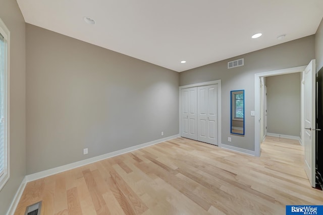 unfurnished bedroom featuring baseboards, visible vents, recessed lighting, and light wood-type flooring