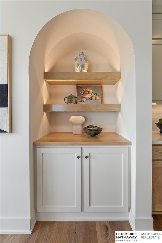 room details with baseboards and wood finished floors