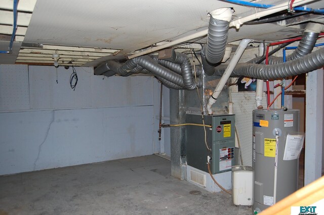 405 E 5th St, Mccook, NE 69001 - unfinished below grade area featuring electric water heater