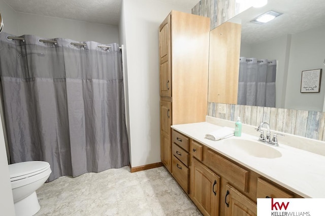 full bath featuring toilet, vanity, visible vents, and a shower with curtain
