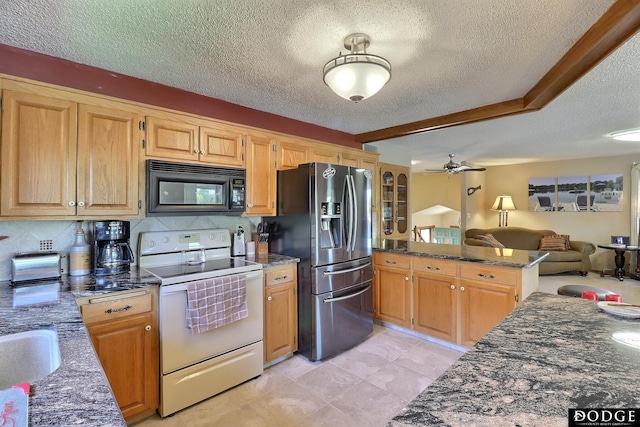 kitchen with open floor plan, stainless steel fridge with ice dispenser, electric stove, a ceiling fan, and black microwave