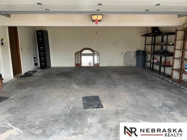 9406 Parker St, Omaha, NE 68114 - view of garage