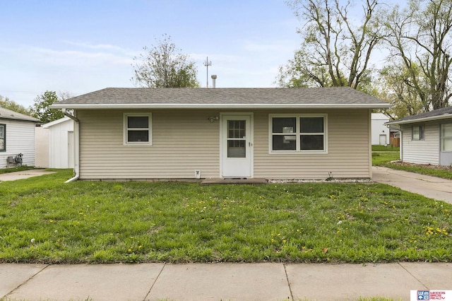 view of front of home featuring a front yard