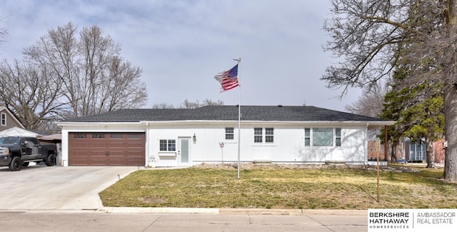 161 S Linden St, Wahoo, NE 68066 - single story home featuring a garage, driveway, and a front lawn