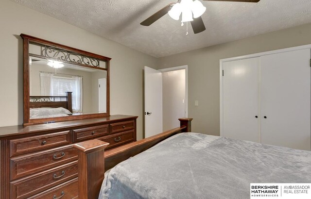 161 S Linden St, Wahoo, NE 68066 - bedroom with a closet, a textured ceiling, and ceiling fan