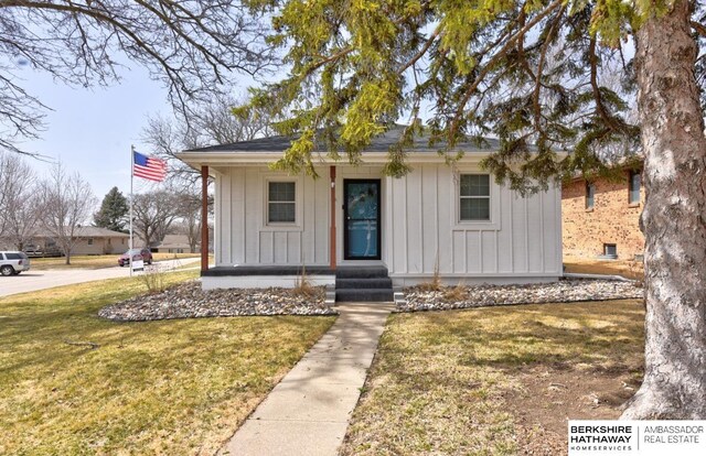 161 S Linden St, Wahoo, NE 68066 - bungalow-style home with board and batten siding and a front lawn
