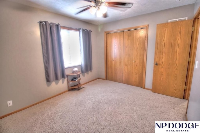 bedroom featuring visible vents, ceiling fan, baseboards, a closet, and carpet