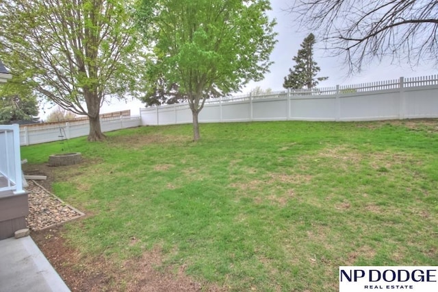 view of yard featuring a fenced backyard