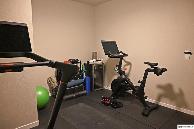 workout area with baseboards