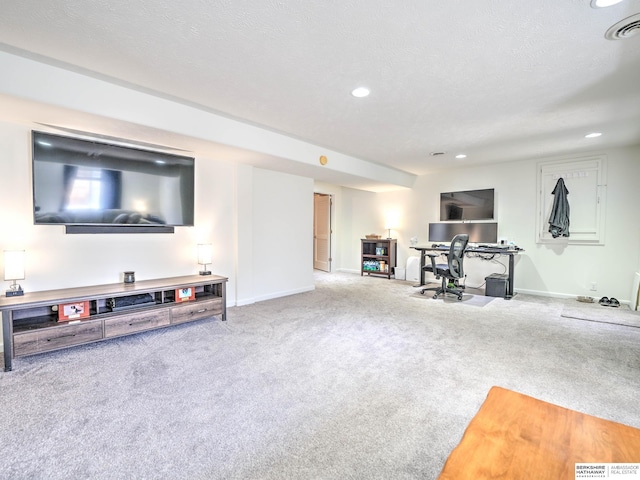 living area featuring carpet flooring, baseboards, visible vents, and recessed lighting