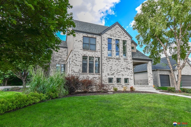 view of front of home featuring a front lawn and brick siding