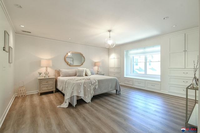 bedroom featuring recessed lighting, wood finished floors, crown molding, and baseboards