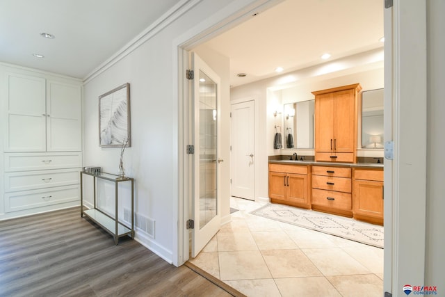 full bath featuring recessed lighting, wood finished floors, visible vents, vanity, and baseboards