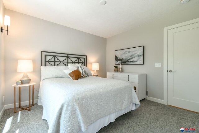 bedroom featuring carpet floors and baseboards