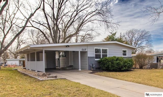 single story home with a front lawn, driveway, and an attached carport