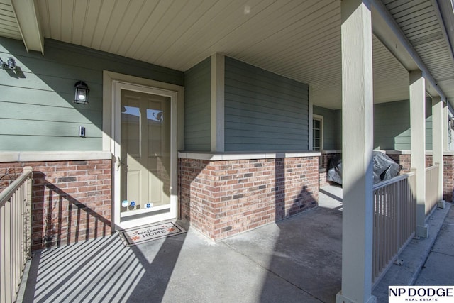 property entrance with covered porch