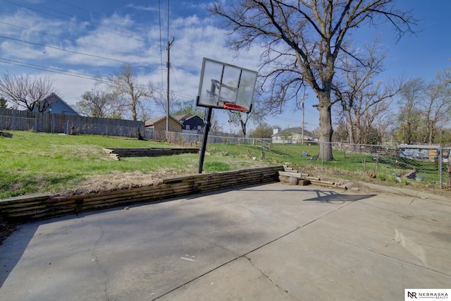 2725 Monroe St, Omaha, NE 68107 - view of sport court featuring a yard and a fenced backyard