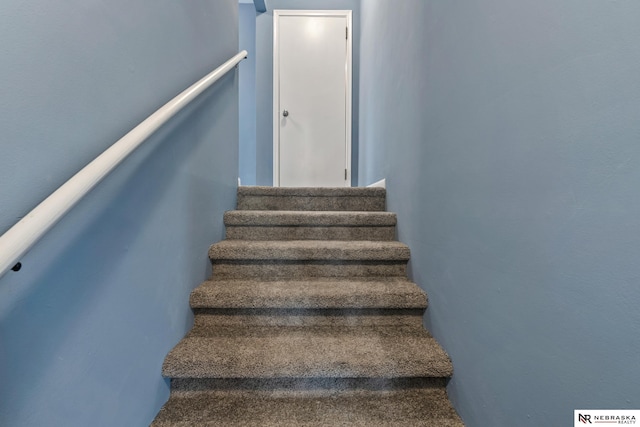 2725 Monroe St, Omaha, NE 68107 - view of stairs