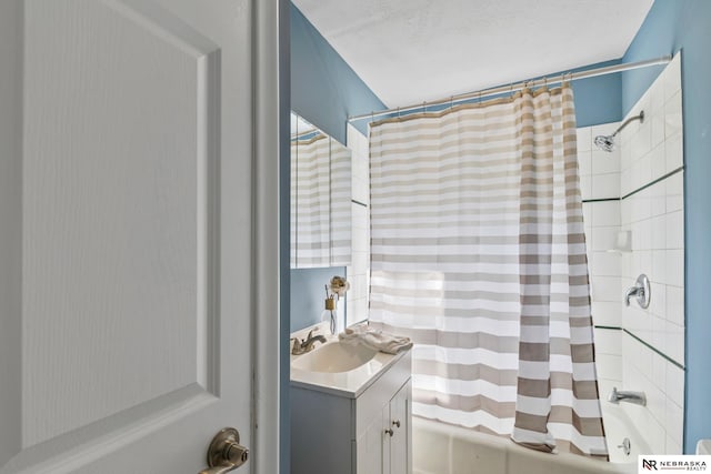 2725 Monroe St, Omaha, NE 68107 - full bath featuring shower / bath combination with curtain and vanity