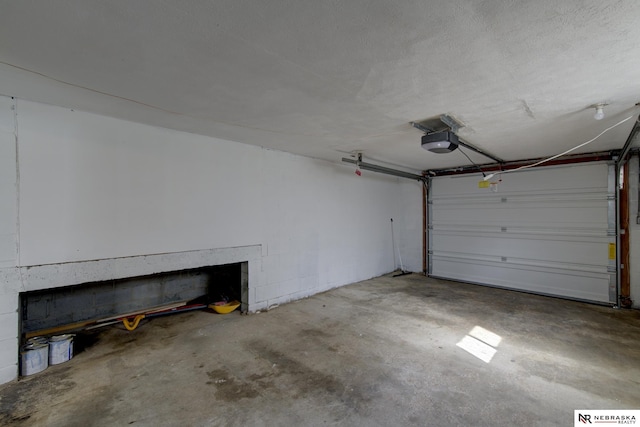 2725 Monroe St, Omaha, NE 68107 - garage with a garage door opener