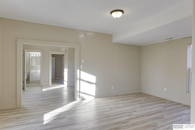 unfurnished room featuring light wood finished floors, baseboards, and visible vents