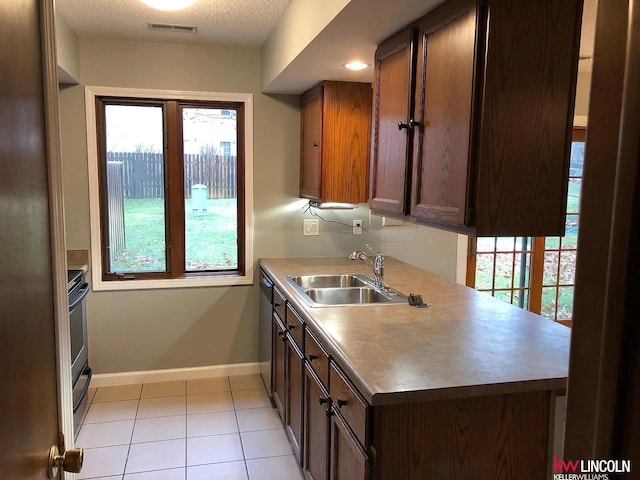 kitchen featuring a sink, electric range, visible vents, baseboards, and dishwasher
