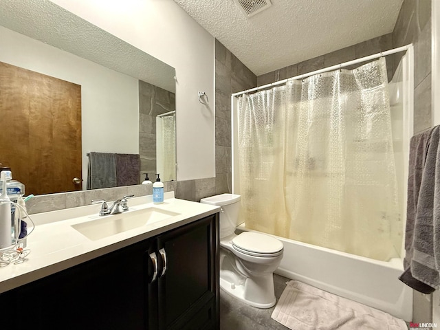 2219 Southwood Pl, Lincoln, NE 68512 - full bathroom featuring a textured ceiling, toilet, shower / tub combo with curtain, and vanity