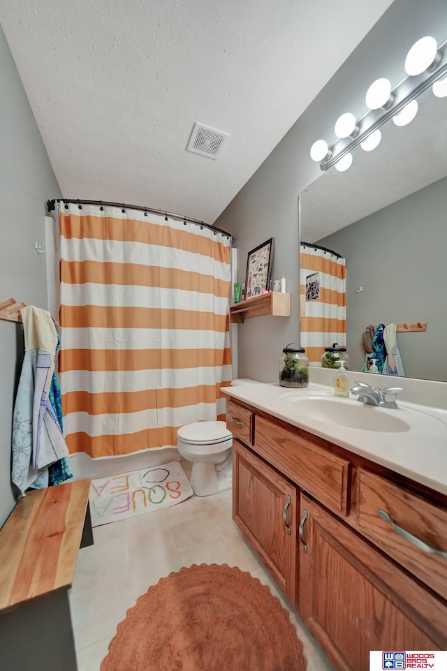 full bathroom featuring tile patterned floors, toilet, vanity, a shower with shower curtain, and a textured ceiling