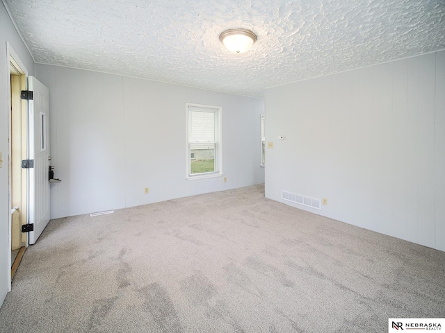 1029 Rose St, Lincoln, NE 68502 - carpeted empty room featuring a textured ceiling