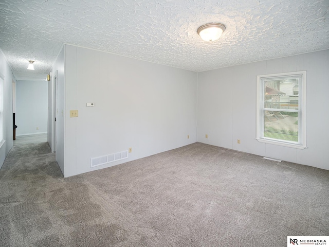 1029 Rose St, Lincoln, NE 68502 - unfurnished room featuring carpet floors and a textured ceiling