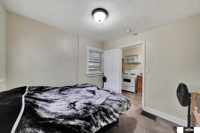 2103 A St, Lincoln, NE 68502 - bedroom featuring visible vents, carpet, and baseboards