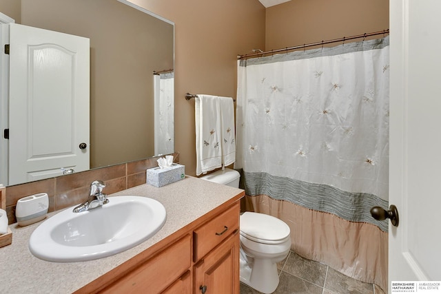 full bathroom featuring toilet, a shower with curtain, vanity, and tile patterned floors