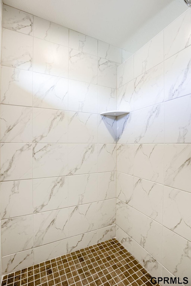 full bath featuring a tile shower