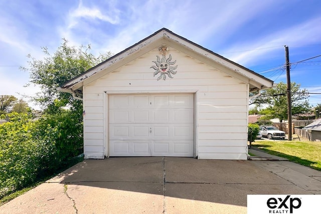 5238 S 20th St, Omaha, NE 68107 - detached garage featuring concrete driveway