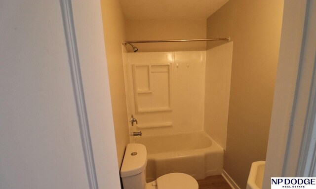 full bathroom featuring shower / bath combination, wood finished floors, toilet, and baseboards