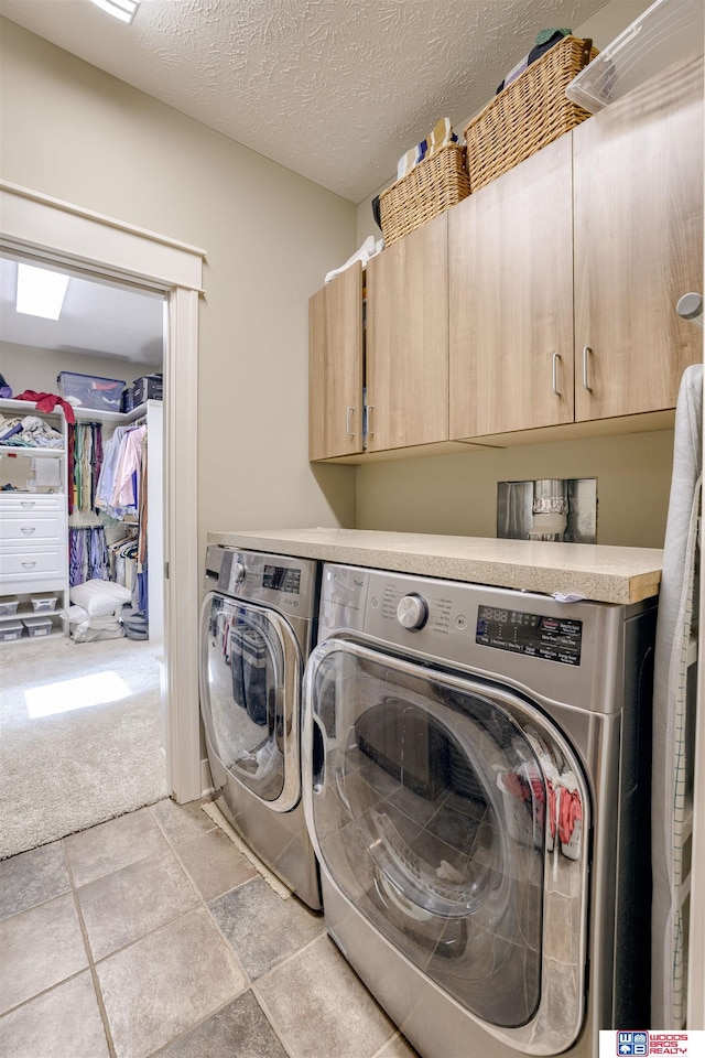 4510 W High Ridge Pl, Lincoln, NE 68522 - clothes washing area featuring a textured ceiling, cabinet space, washing machine and clothes dryer, and light colored carpet