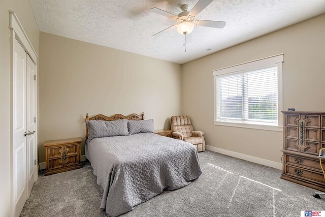 4510 W High Ridge Pl, Lincoln, NE 68522 - carpeted bedroom with a textured ceiling, a ceiling fan, visible vents, and baseboards