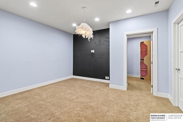 carpeted spare room featuring visible vents, recessed lighting, and baseboards