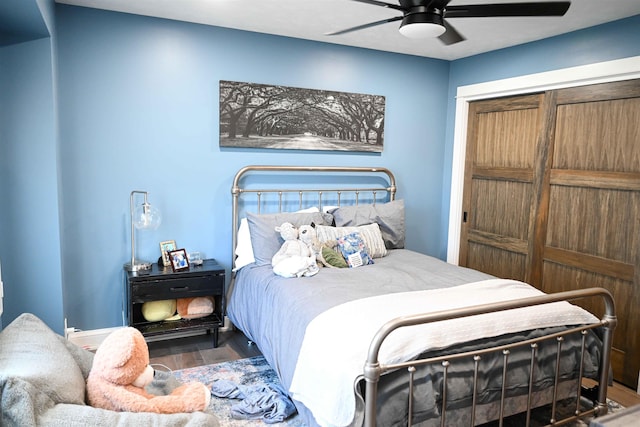 bedroom featuring wood finished floors and a ceiling fan