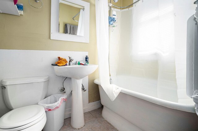 2406 J St, Lincoln, NE 68510 - full bath with tile patterned floors, shower / bathtub combination with curtain, and toilet