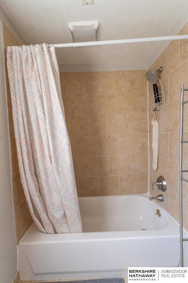 full bathroom featuring shower / bath combo with shower curtain