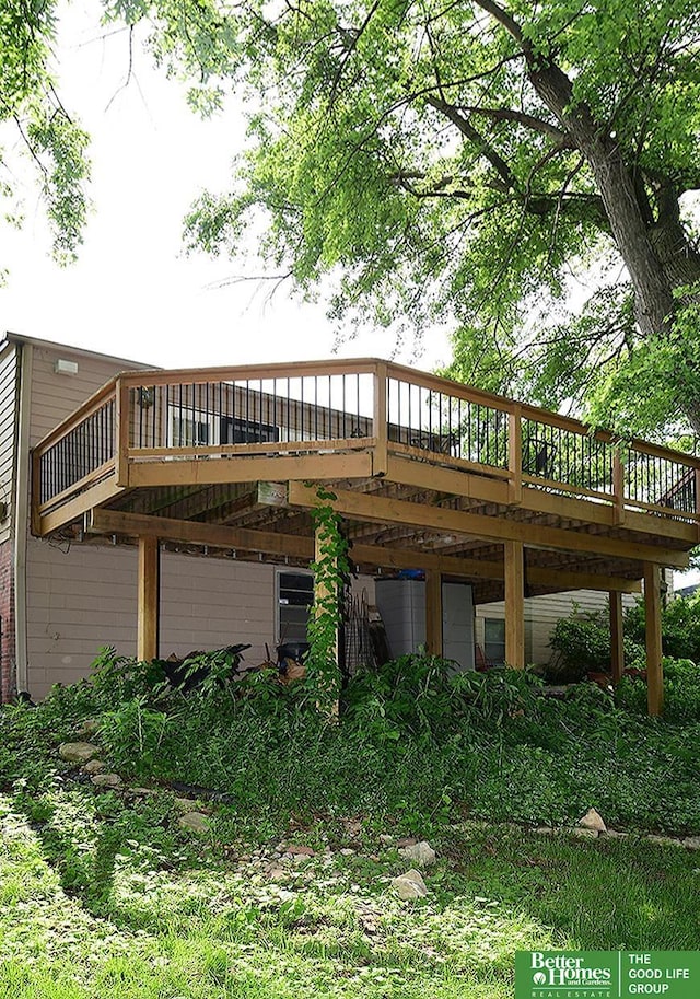 600 Ridgewood Ave, Omaha, NE 68114 - back of property with a deck