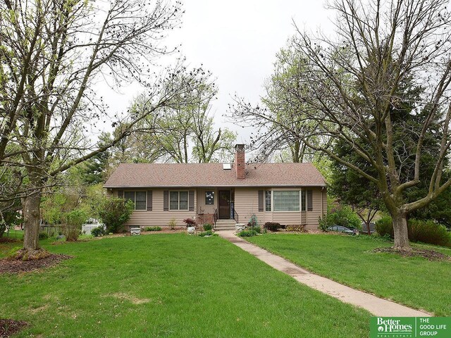 600 Ridgewood Ave, Omaha, NE 68114 - single story home with a chimney and a front yard
