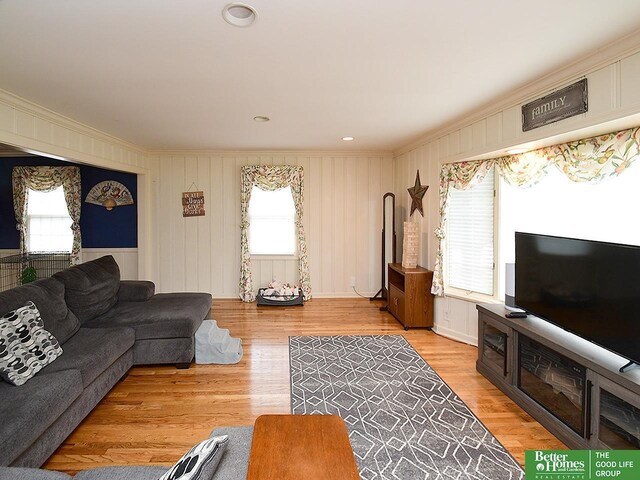 600 Ridgewood Ave, Omaha, NE 68114 - living room with ornamental molding and a wealth of natural light