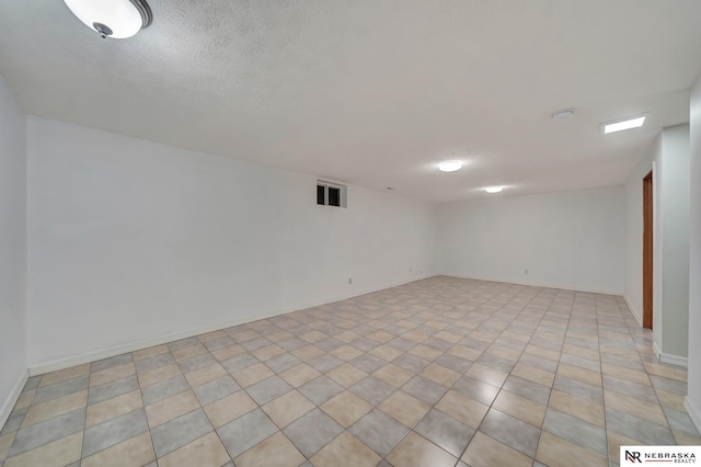 1521 Morton St, Lincoln, NE 68521 - spare room featuring a textured ceiling