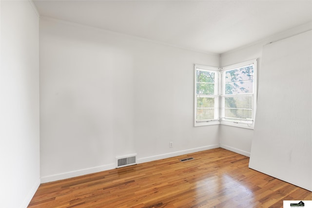 1500 Burnham St, Lincoln, NE 68502 - unfurnished room featuring light wood-style flooring, baseboards, and ornamental molding