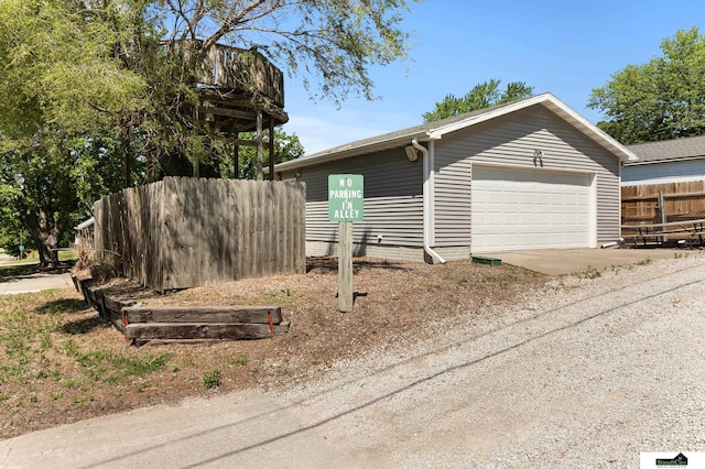 1500 Burnham St, Lincoln, NE 68502 - view of side of home