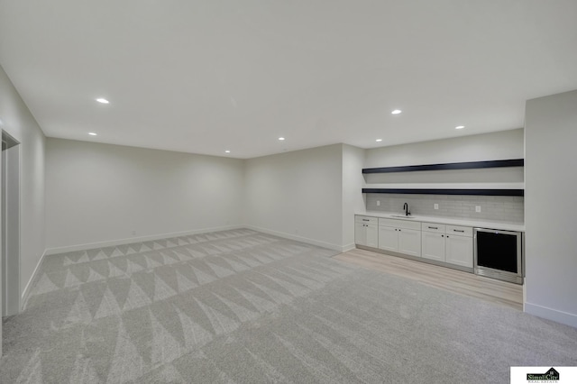 bar with wet bar, tasteful backsplash, recessed lighting, and a sink