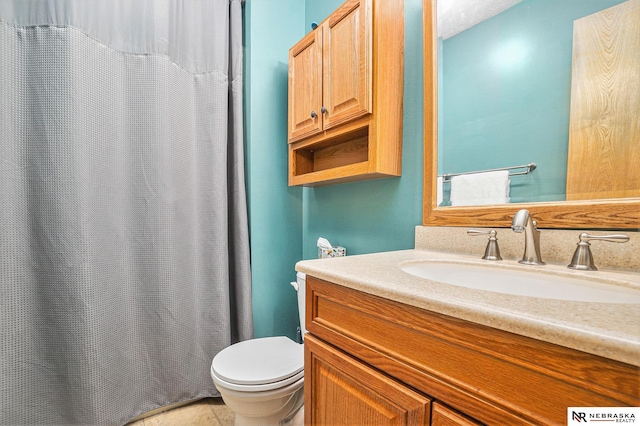 full bathroom with vanity, curtained shower, and toilet